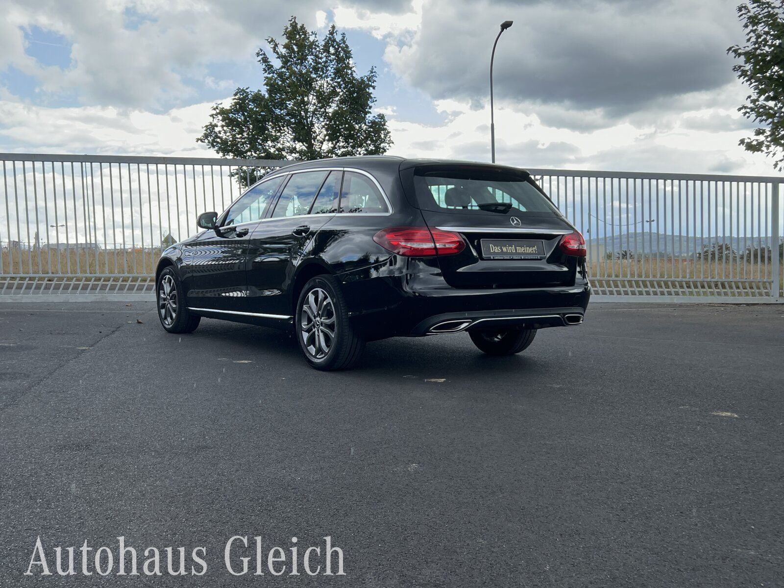 Fahrzeugabbildung Mercedes-Benz C 400 4MATIC T-Modell AVANTGARDE Exterieur/Navi