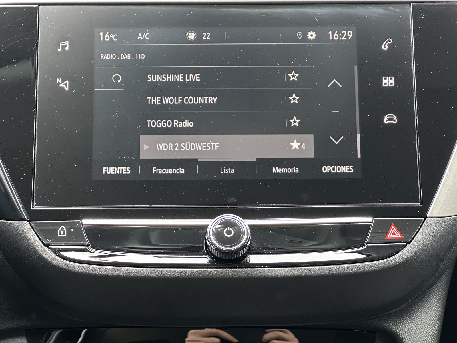 Fahrzeugabbildung Opel Corsa e Edition KOMFORT-PAKET+SHZ+EPH+16ZOLL+1HD