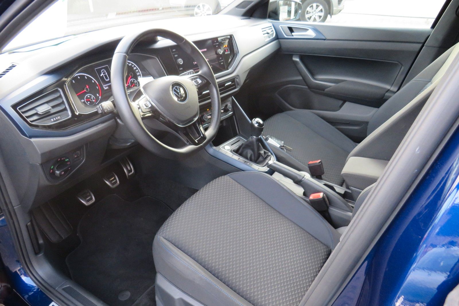 Fahrzeugabbildung Volkswagen Polo United KAMERA SITZH. NAVI KEYLESS APP-CON 1