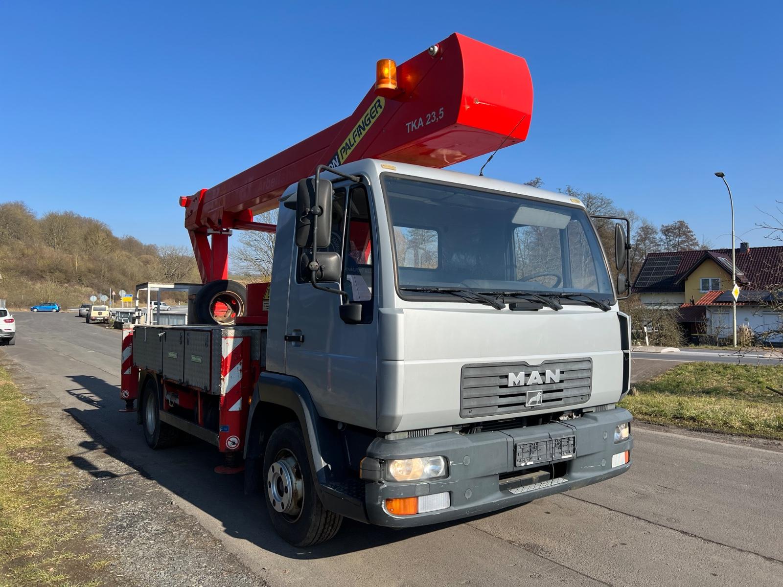 MAN L2000/8.180/Palfinger BISON TKA23,5/4xAbstützung