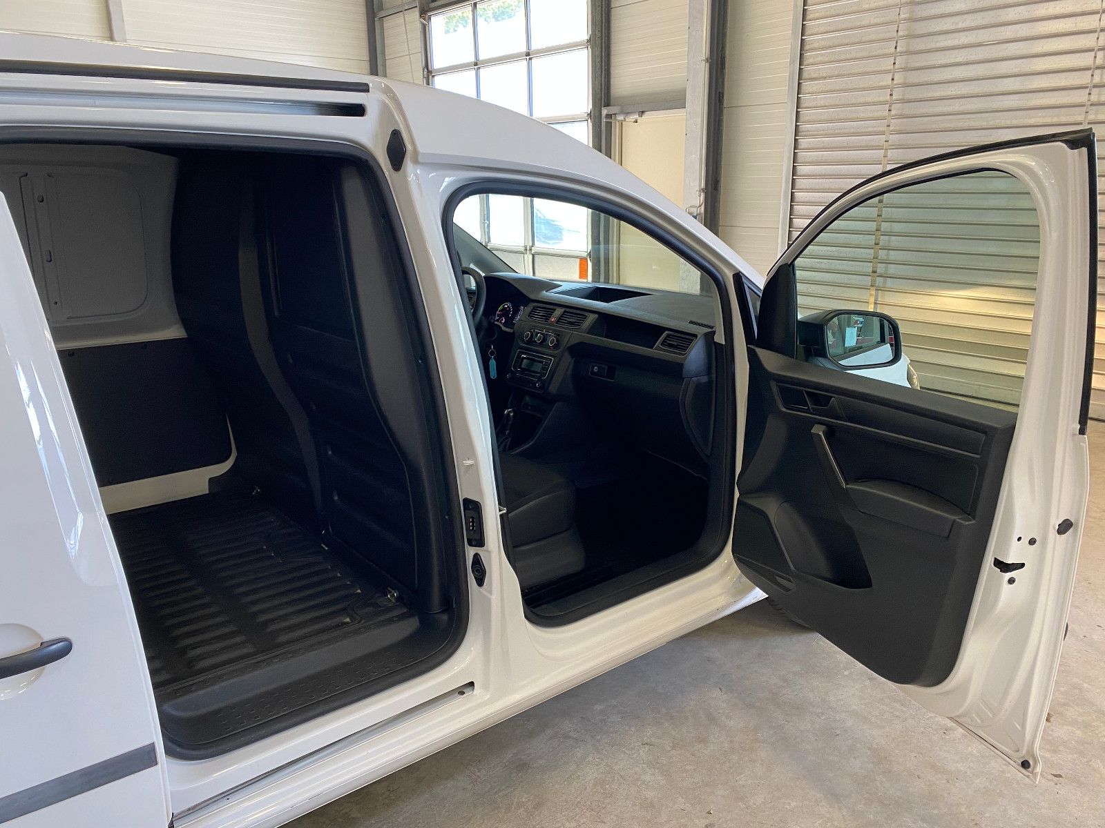 Fahrzeugabbildung Volkswagen Caddy Maxi ABT e Kasten Elektro DSG Klima PDC