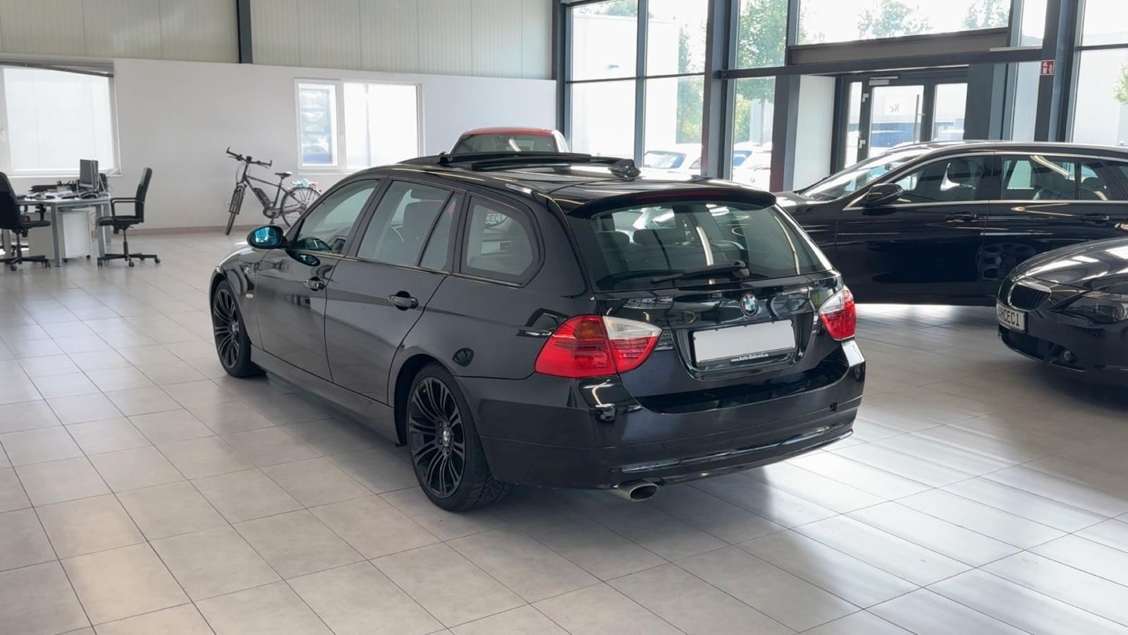 BMW 318d Touring 143 ch BVM / 133 927 km / Toit pano / Cuir / Sièges chauffants / Chaine changée