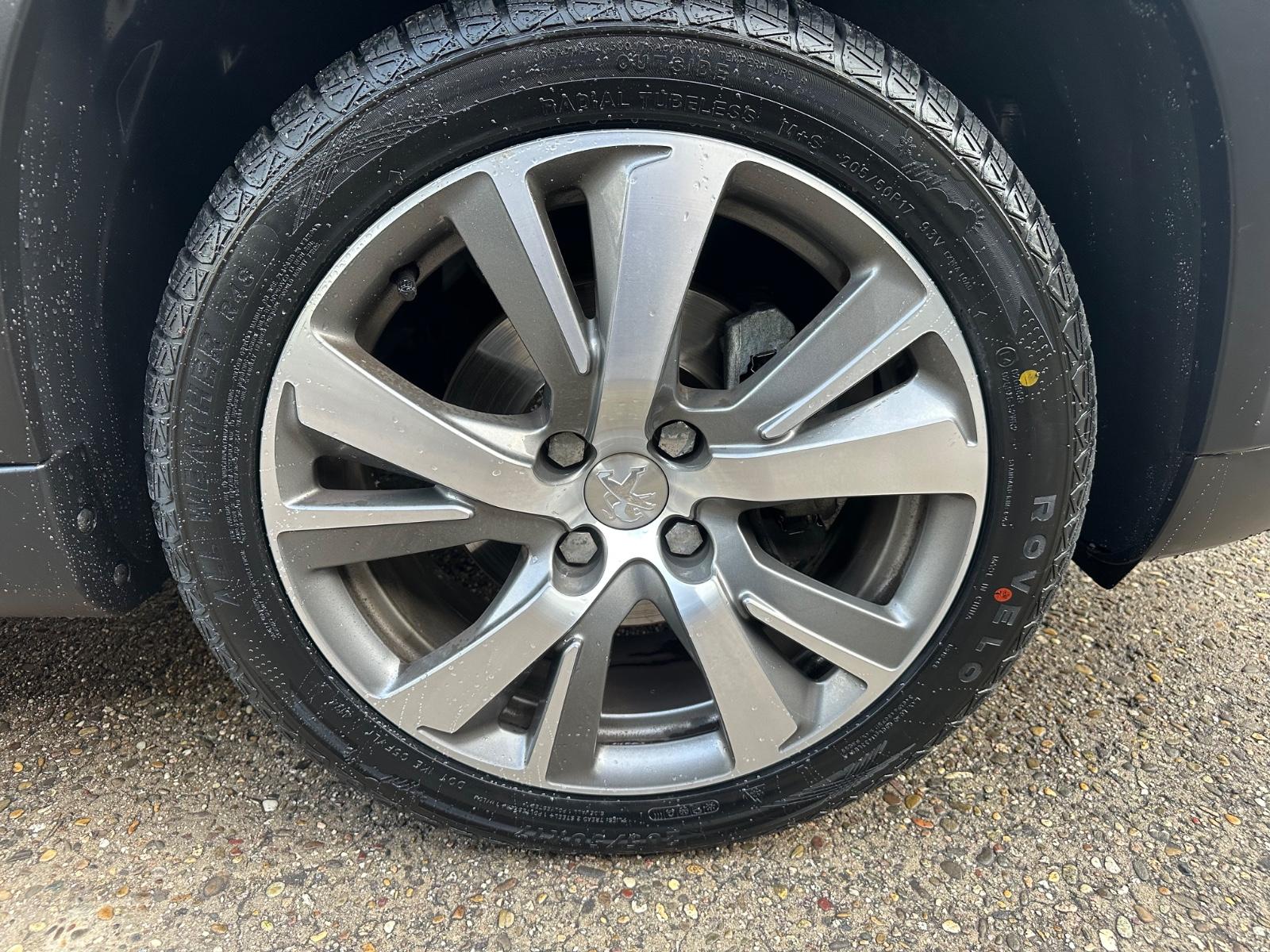 Peugeot 2008 Crossway T-Leder R-Kamera Panorama-Dach