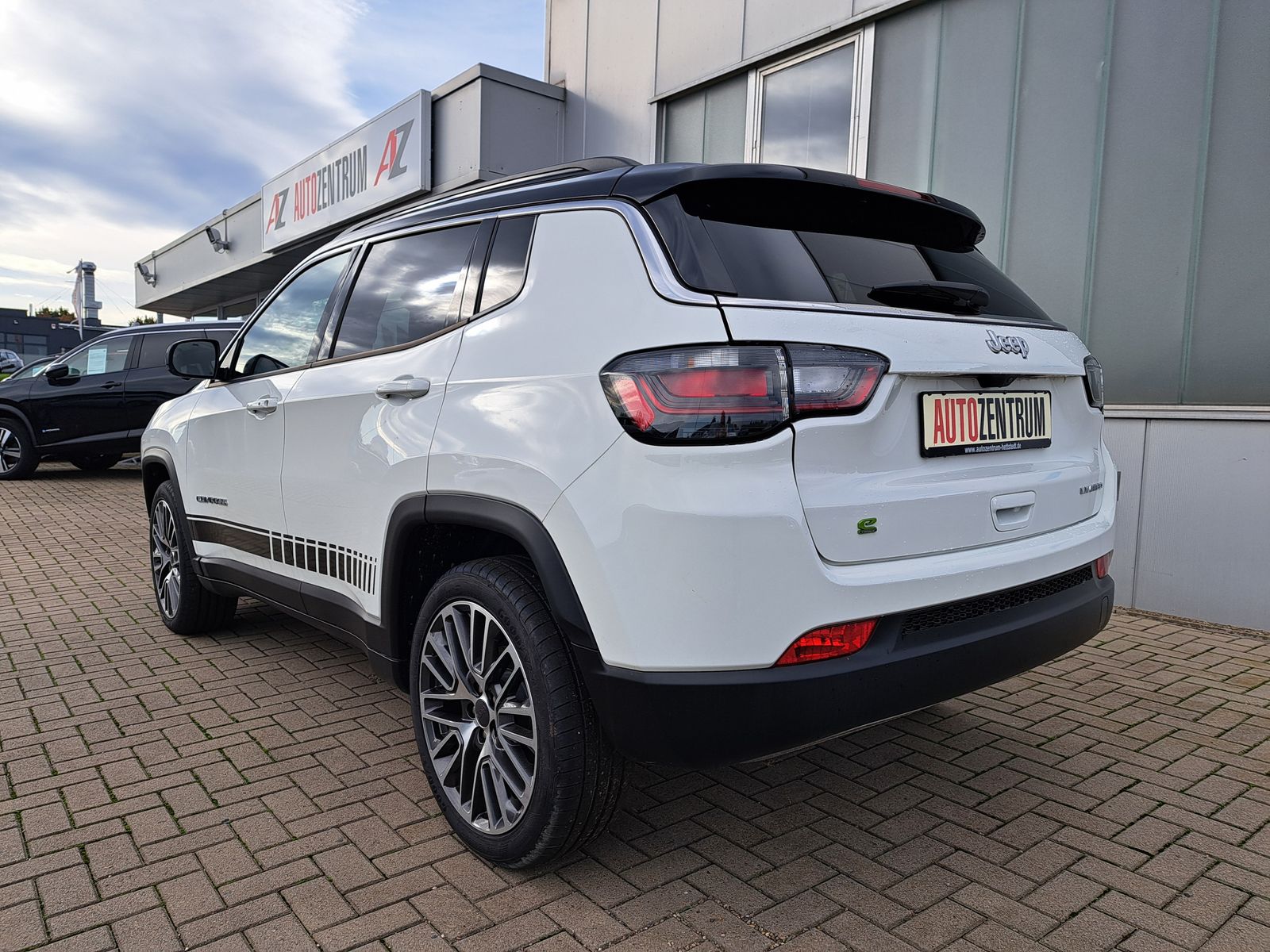 Fahrzeugabbildung Jeep Compass LIMITED+ 1.5 e-Hybrid PANODACH 19"ALU