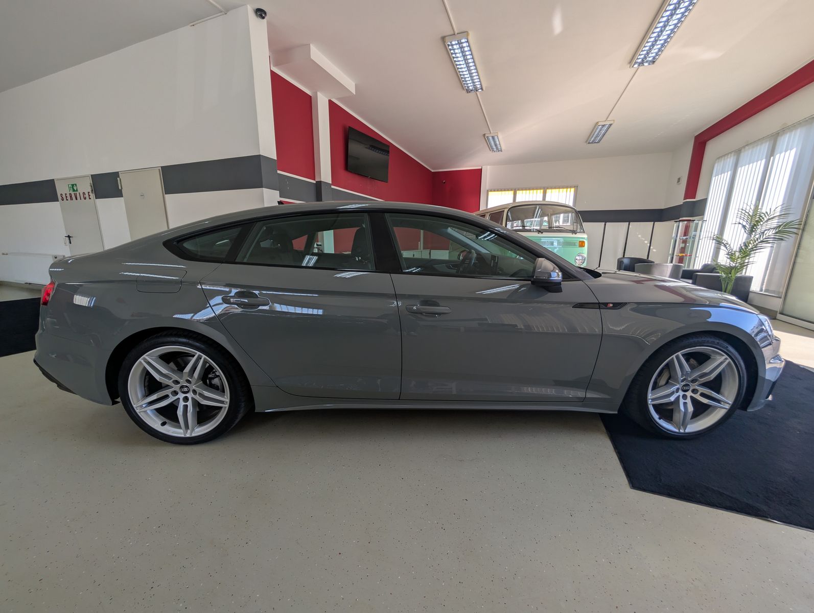 Fahrzeugabbildung Audi A5 50 TDI quattro S-Line LED TEMP QUANTUM-GRAU