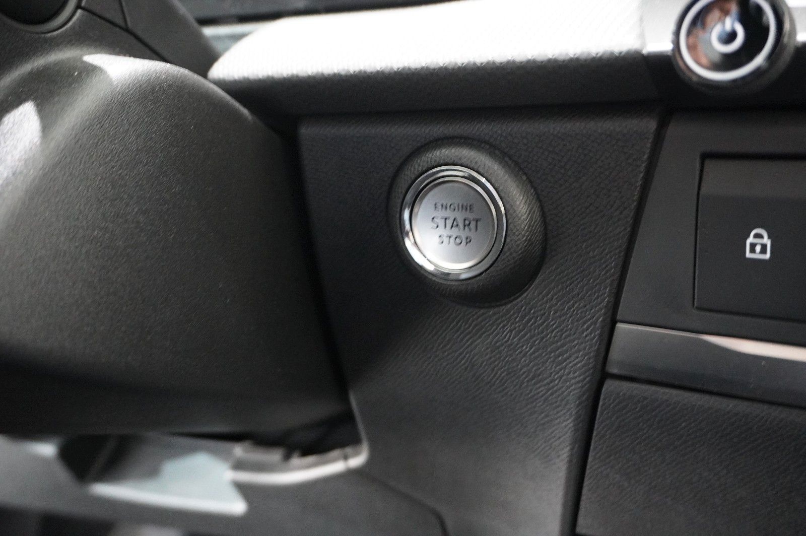 Fahrzeugabbildung Opel Astra L Lim. 1.6 HYBRID ELEGANCE NAVI/LED/SH/AHK