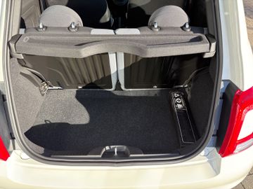 Fahrzeugabbildung Fiat 500 Lounge DAB Uconnect Temp. CarPlay uvm
