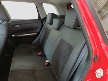 Fotografie 12 des Suzuki Vitara 1.4 Mild-Hybrid Comfort+ Navi SD LED