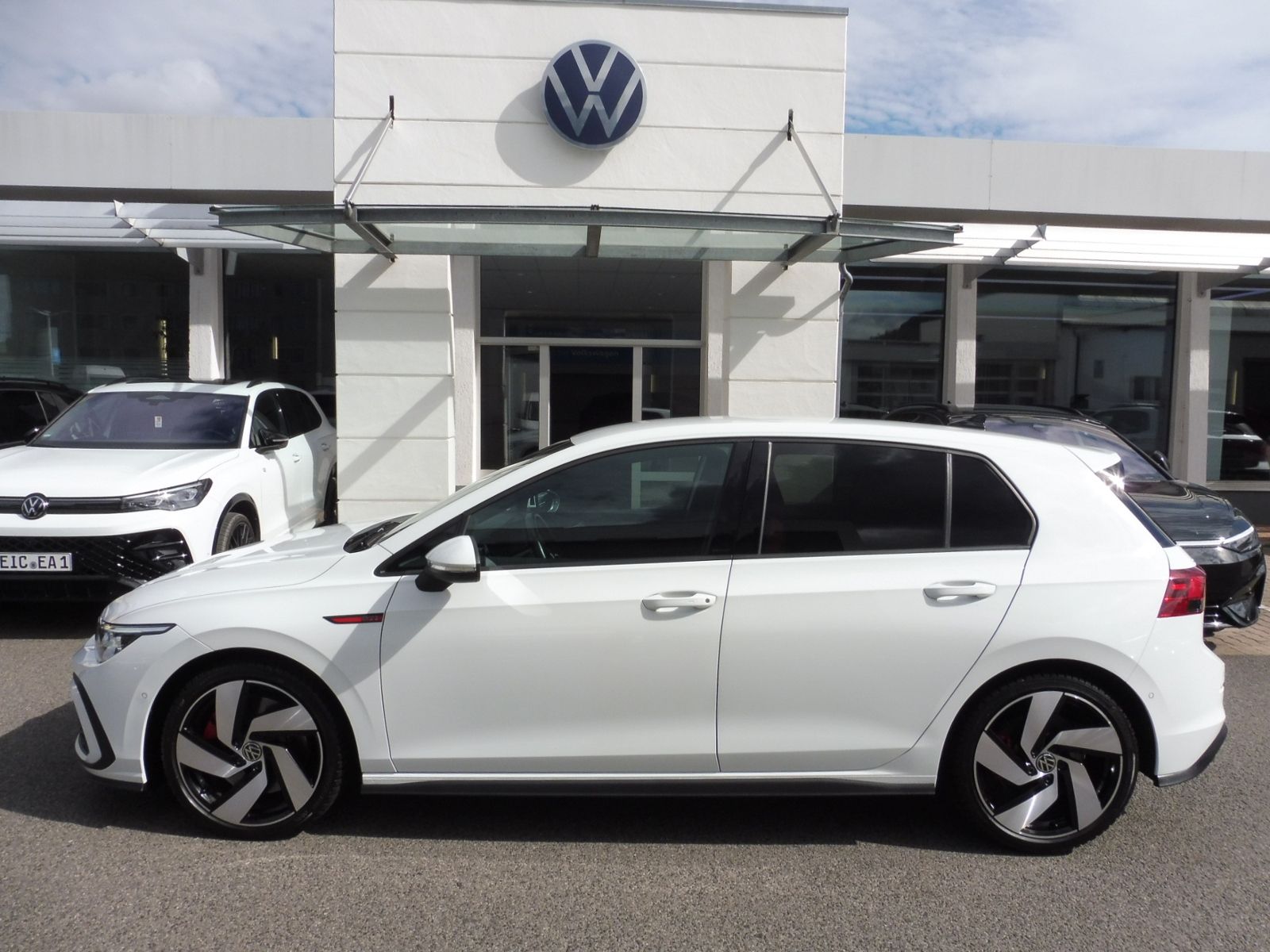 Volkswagen Golf VIII 2.0 TSI 7DSG GTI foto 3