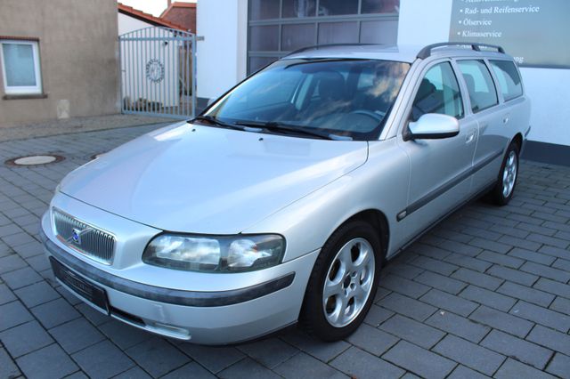 Volvo V70 Kombi 2.4 (TEILLEDERSITZE,SITZHEIZUNG)