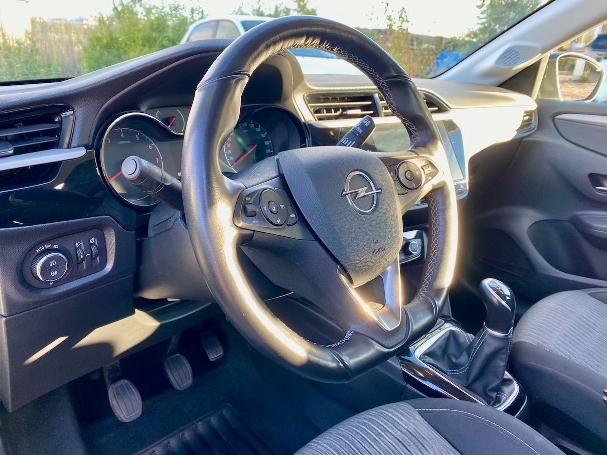 Fahrzeugabbildung Opel Corsa 1.2 Edition KLIMA SHZ GZJR NAVI CARPLAY