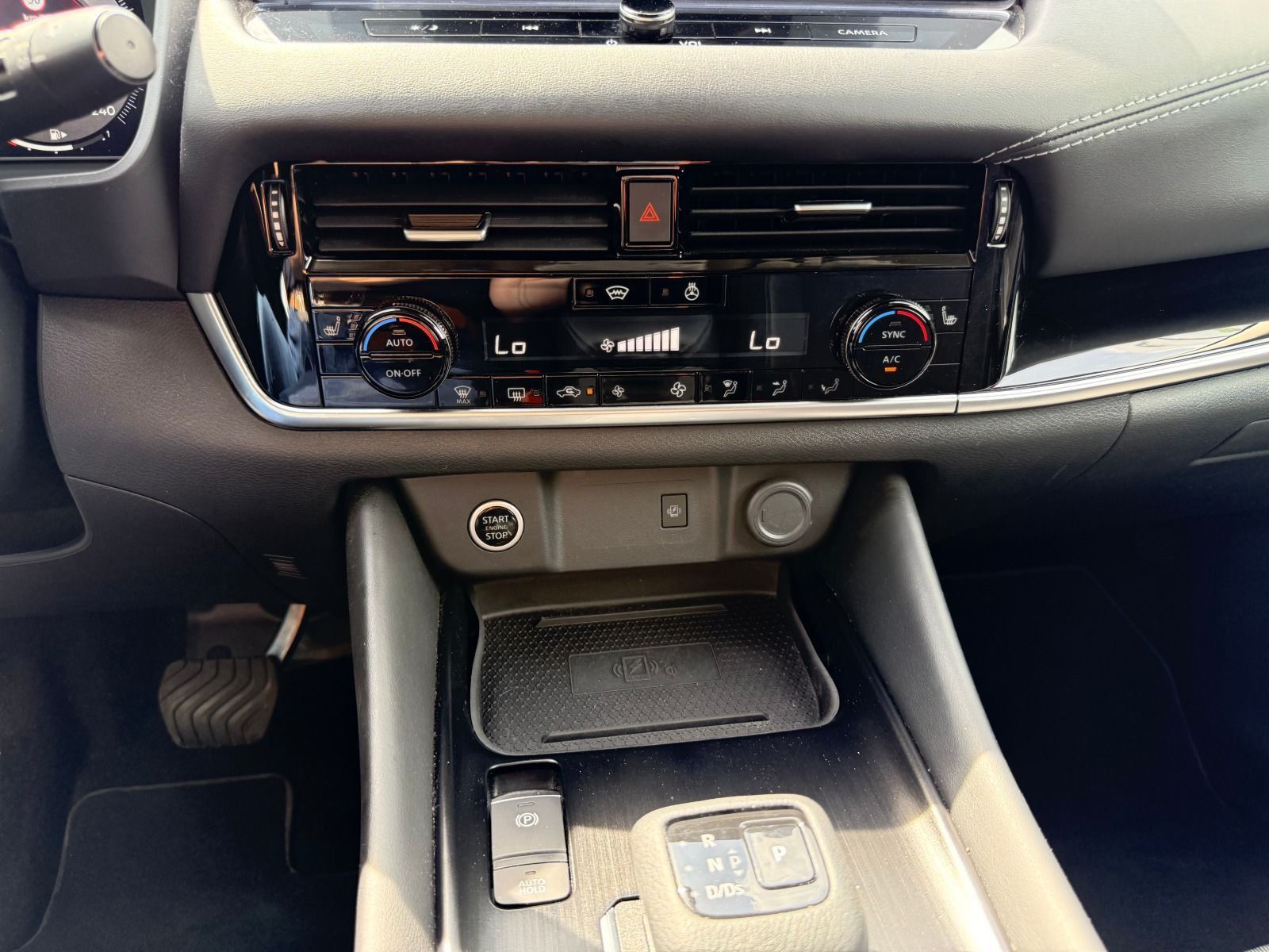 Fahrzeugabbildung Nissan Qashqai 1.3 DIG-T N-Connecta*360°Cam*Head-Up*eHe
