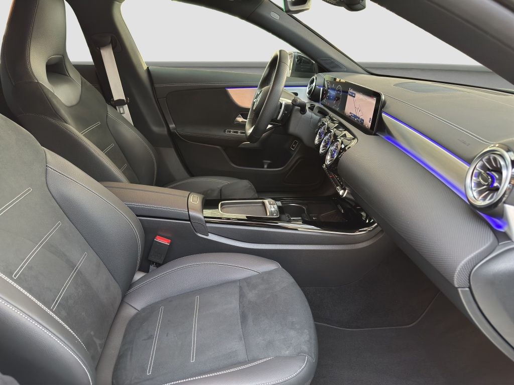 Fahrzeugabbildung Mercedes-Benz CLA 200 Coupé Fernlichtass.*KeyLess*LED*PDC*ACC