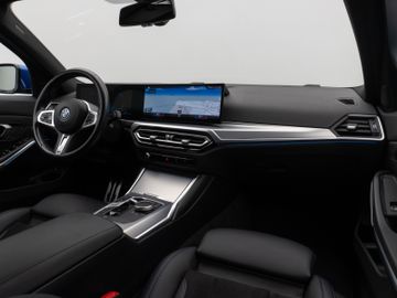 Fahrzeugabbildung BMW 330e Tour M Sport Komfortzugang Kamera 18"M LMR