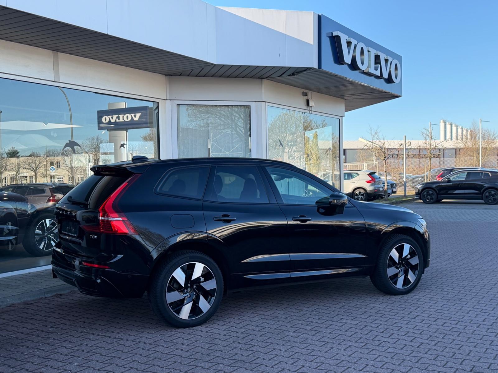 Volvo XC60 T8 Plug-in Hybrid AWD Ultra Dark Auto
