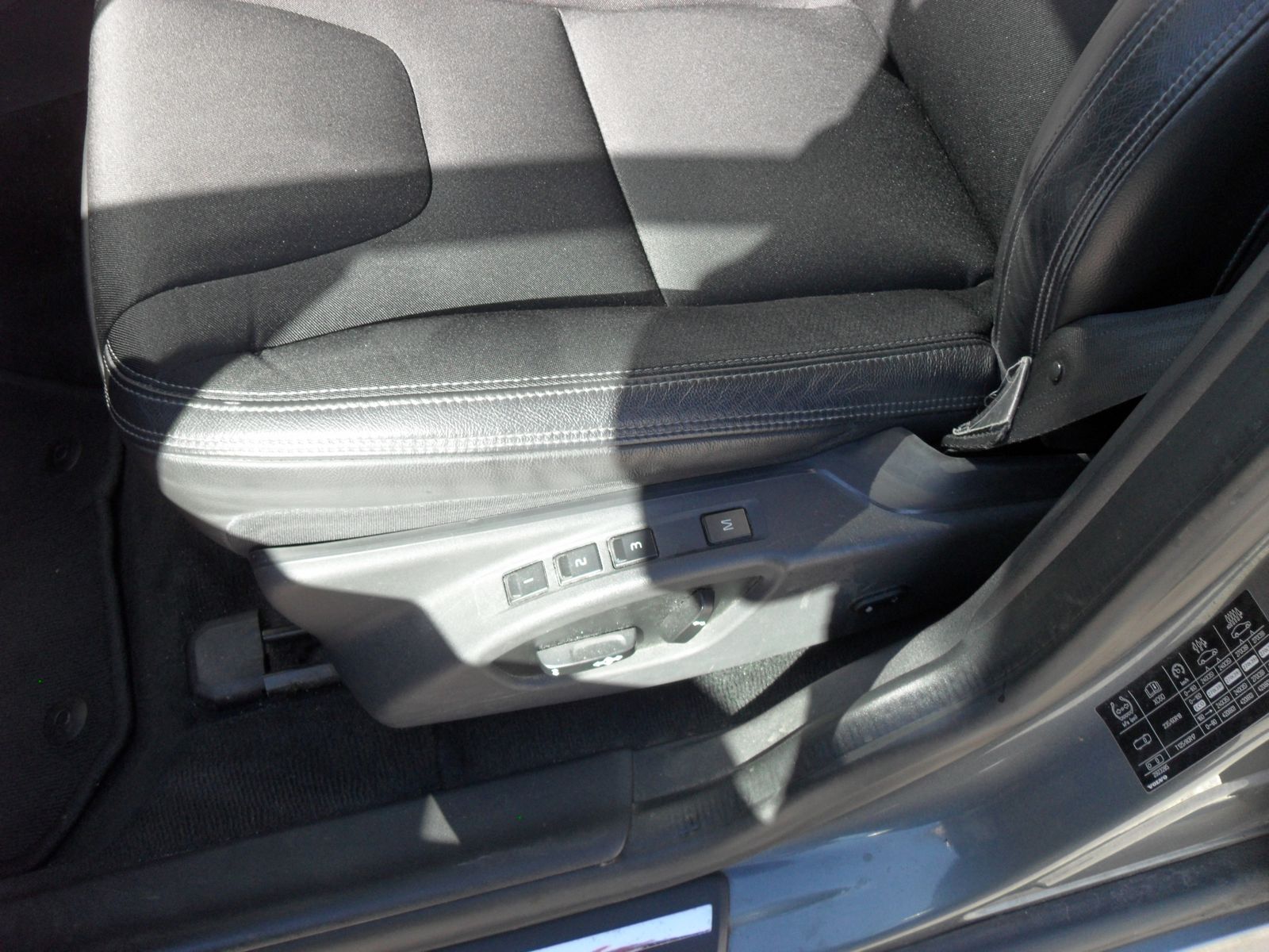 Fahrzeugabbildung Volvo XC 60 2.0 Automatik - Momentum 2WD