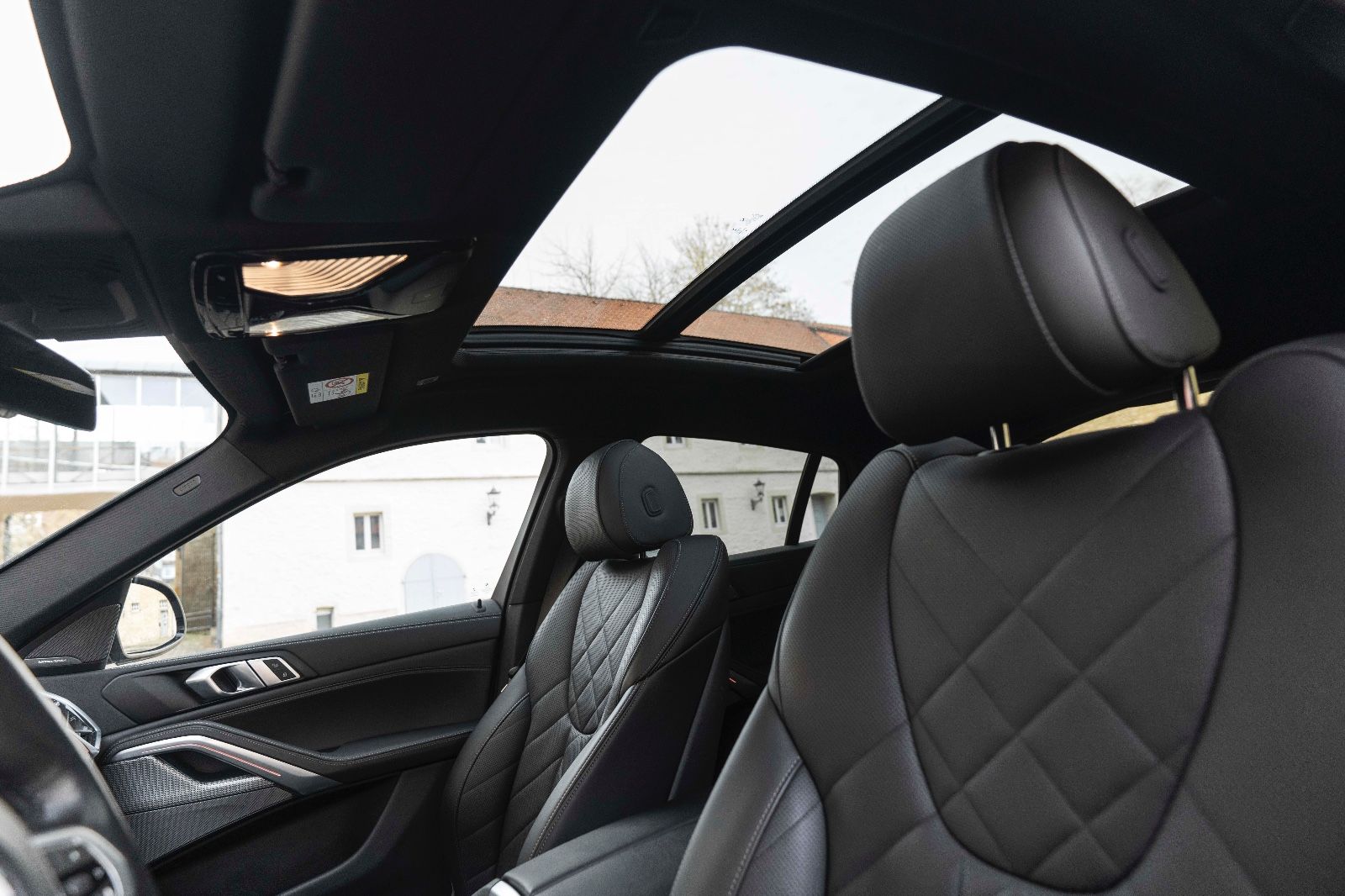 Fahrzeugabbildung BMW X6 xDrive 30 d M Sport LED AHK CARPLAY H&K HUD