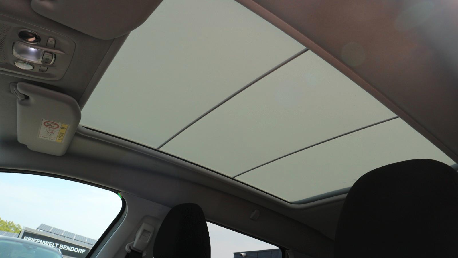 Peugeot 2008 1.2 e-VTi Style Pano.Dach*