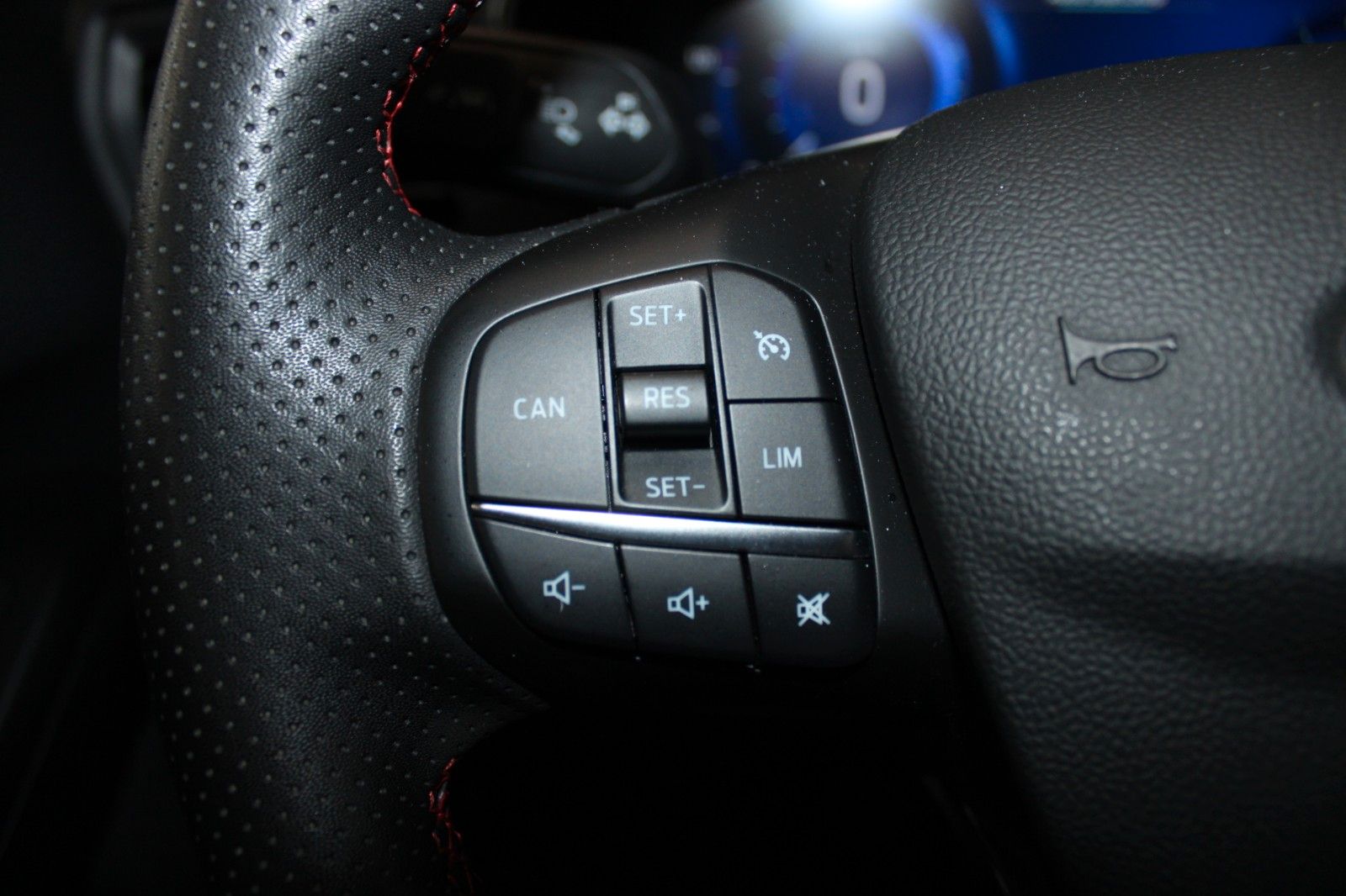 Fahrzeugabbildung Ford Focus ST-Line X Turnier AHK LED NAVI CAM WinterP