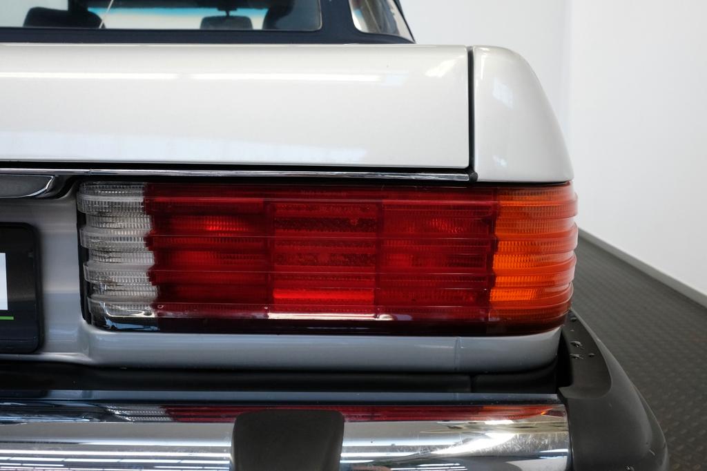 Mercedes-Benz SL 560