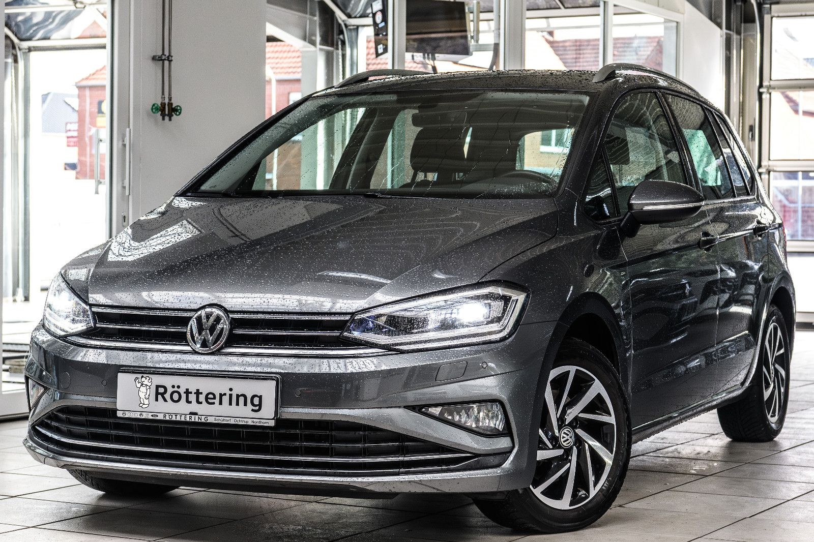 Fahrzeugabbildung Volkswagen Golf Sportsvan+LED+AHK+GJR+SHZ+NAVI+KAMERA