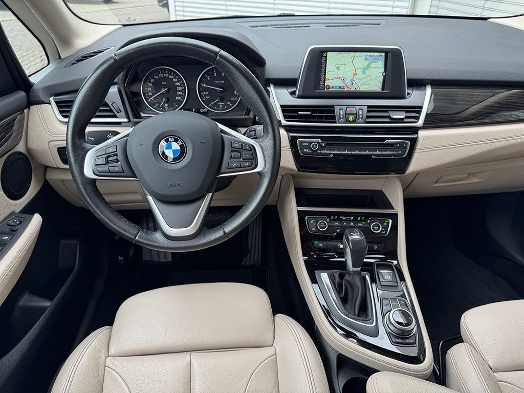 2 Active Tourer 218 i Luxury Line *NAVI*PDC*