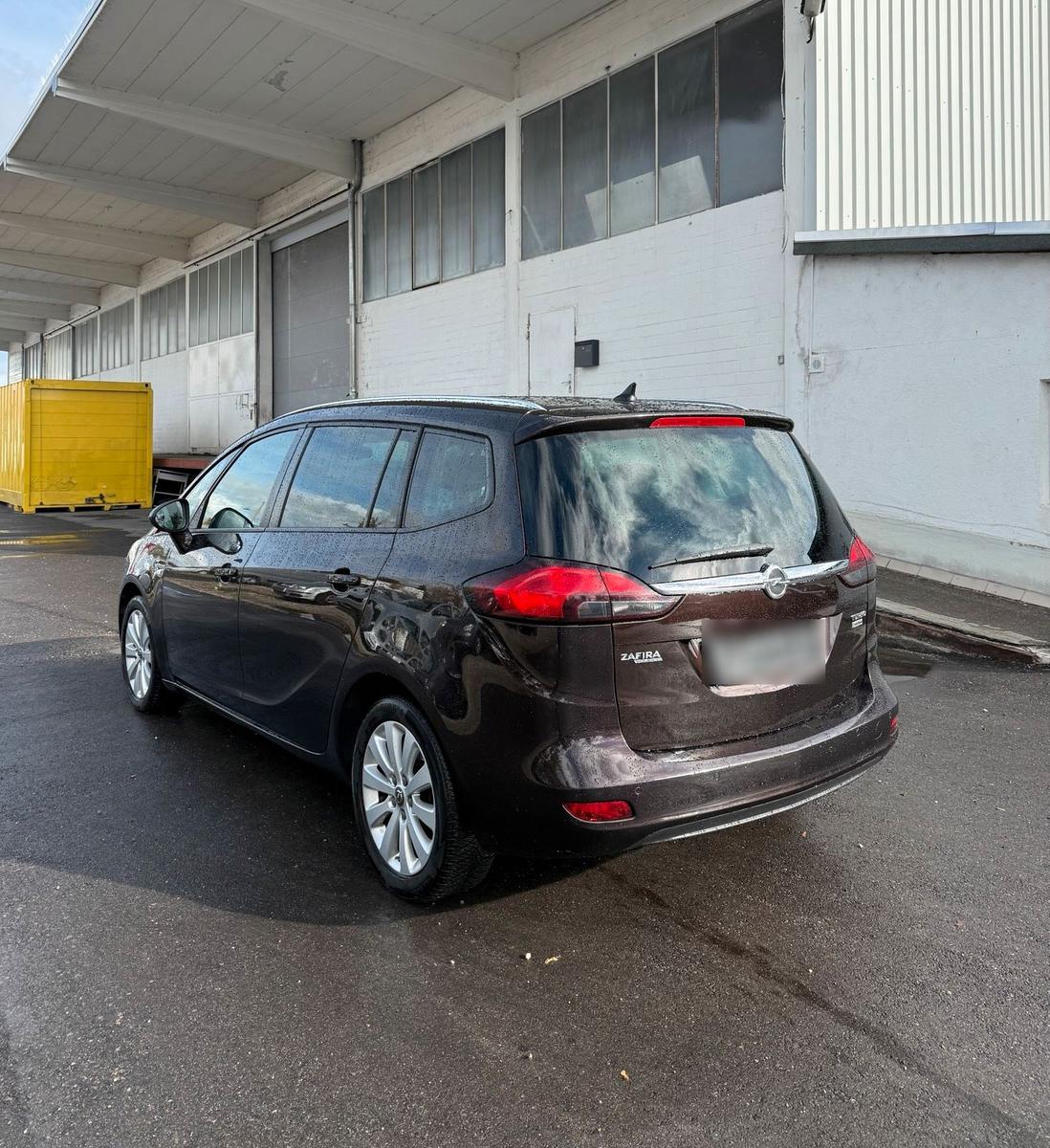 Opel Zafira tourer 2015 — interior