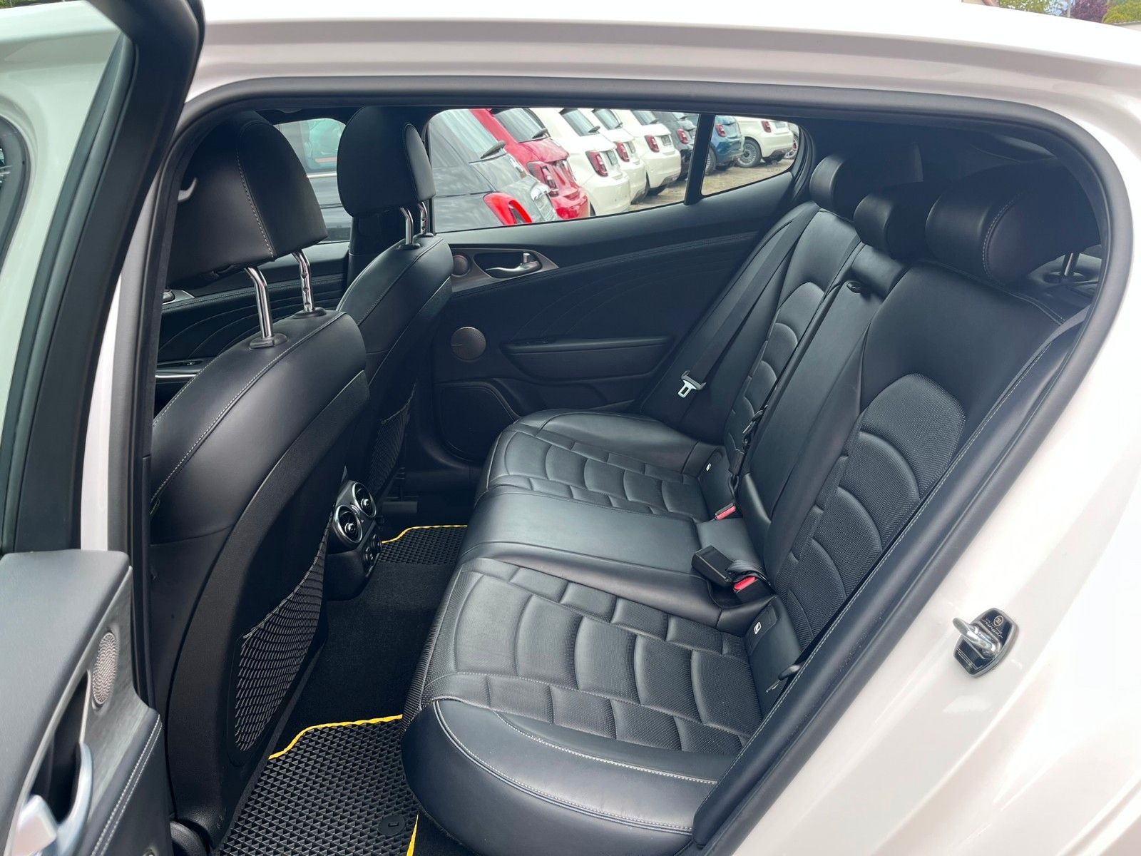 Fahrzeugabbildung Kia Stinger GT 4WD Leder el. Sitze Navi Kamera uvm.