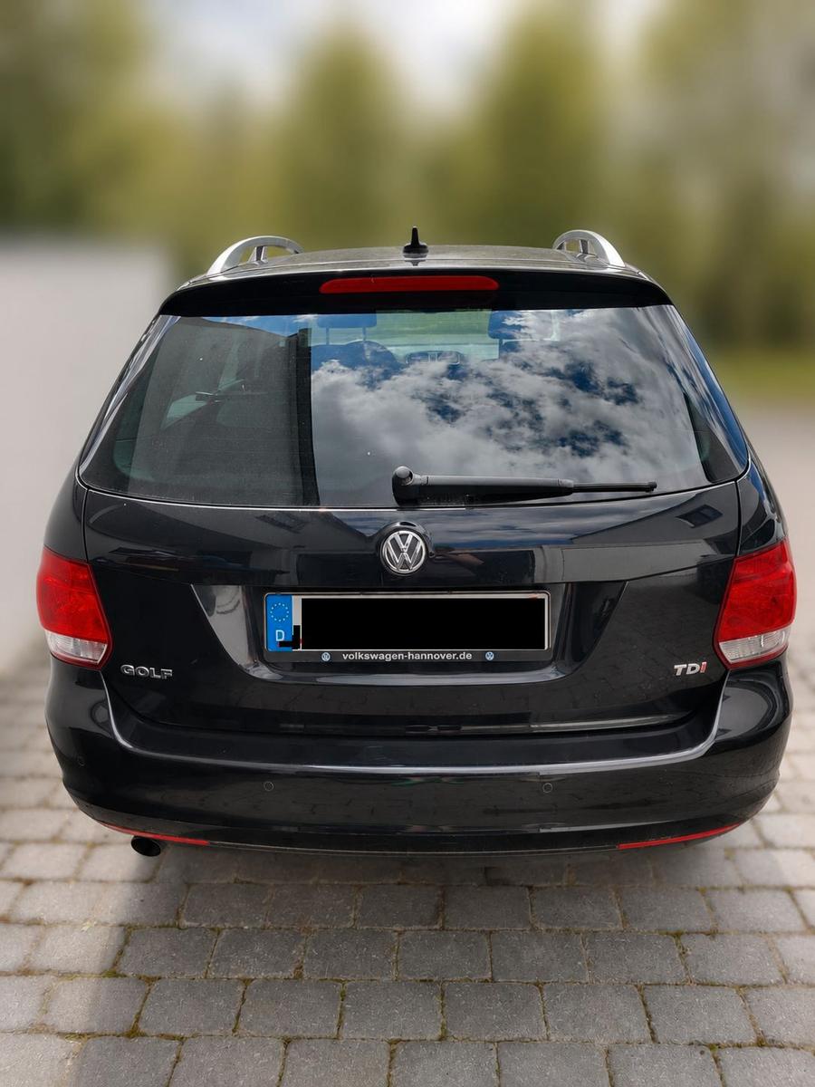 Volkswagen Golf 2011 — engine 1.598 cm³, 105 HP (77kW)