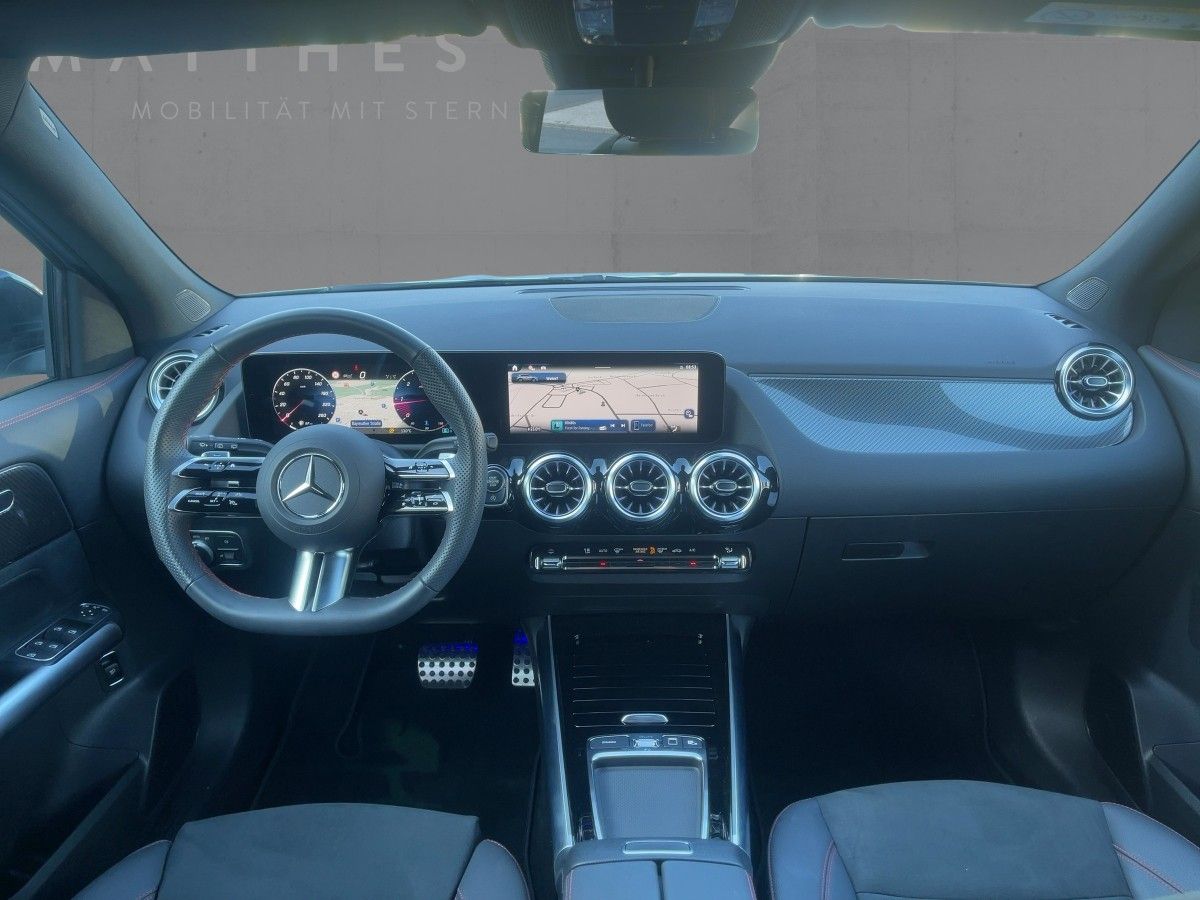 Fahrzeugabbildung Mercedes-Benz GLA 200 d AMG/Night/360°/Multibeam/AHK/20''