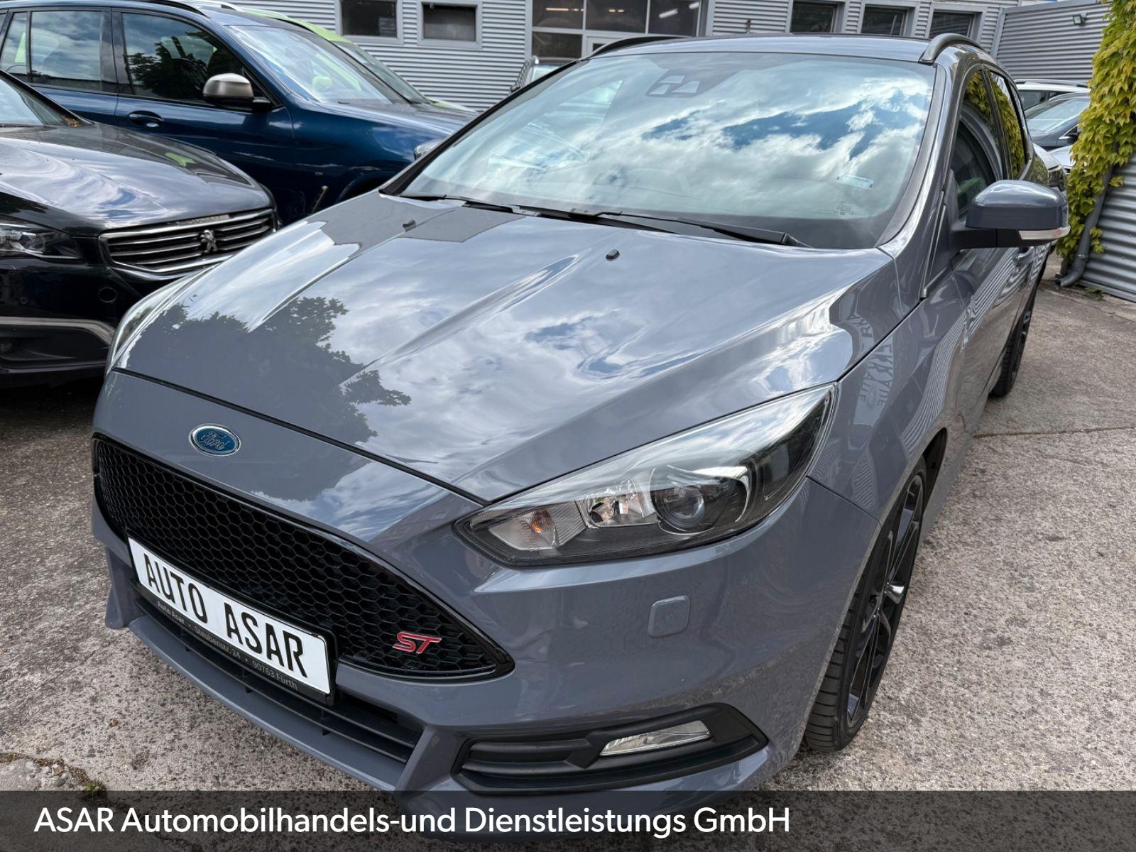 Ford Focus Turnier 2,0 ST  BI-XENON/LEDERSPORTSITZE