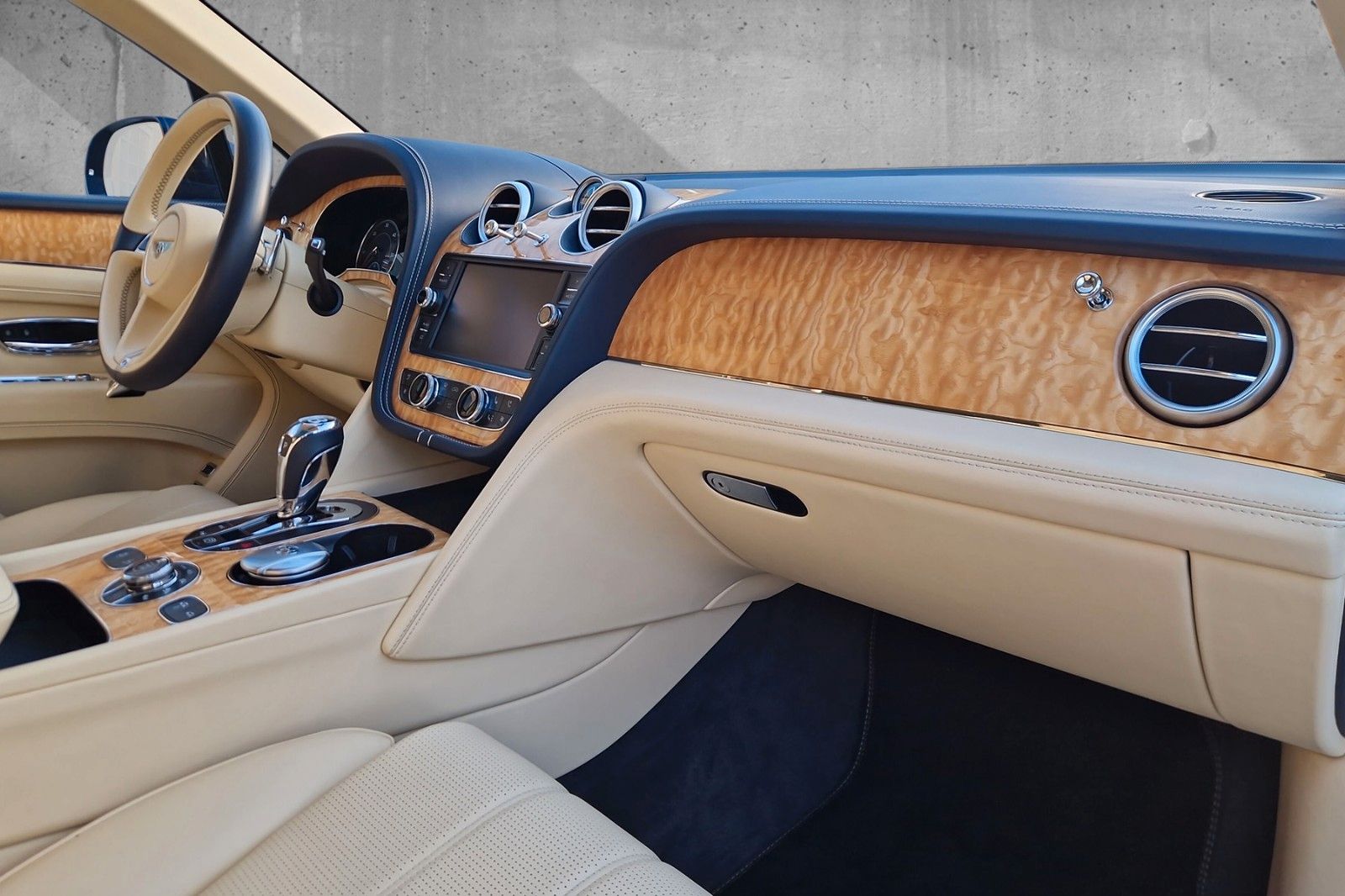 Fahrzeugabbildung Bentley Bentayga V8 Diesel*Massage*AHK*Schiebedach*VOLL