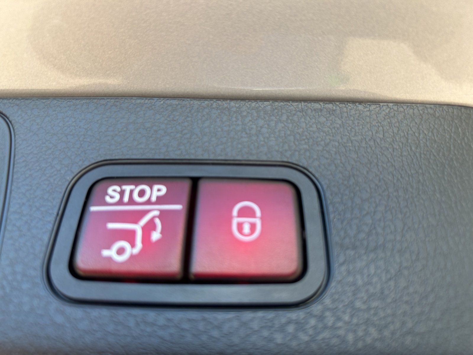 Fahrzeugabbildung Mercedes-Benz GLB220 4M AMG Prem+ DISTR LederPk AHK Night MLED