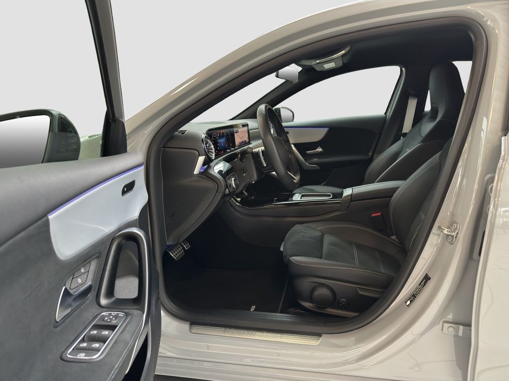 Fahrzeugabbildung Mercedes-Benz A 200 AHK*LED*PDC*ParkAss*Sportp.*SpurH*SpurW*LM