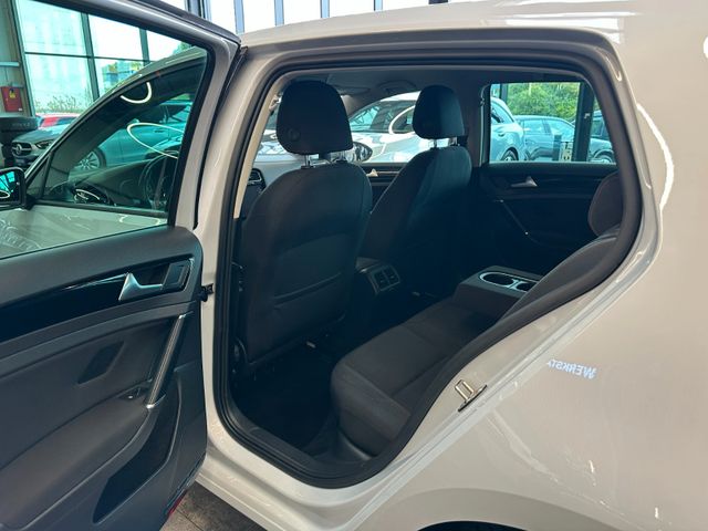 Volkswagen Golf VII Lim. *ACC*NAV*KLIMA*PDC*KAM*SZHZ*