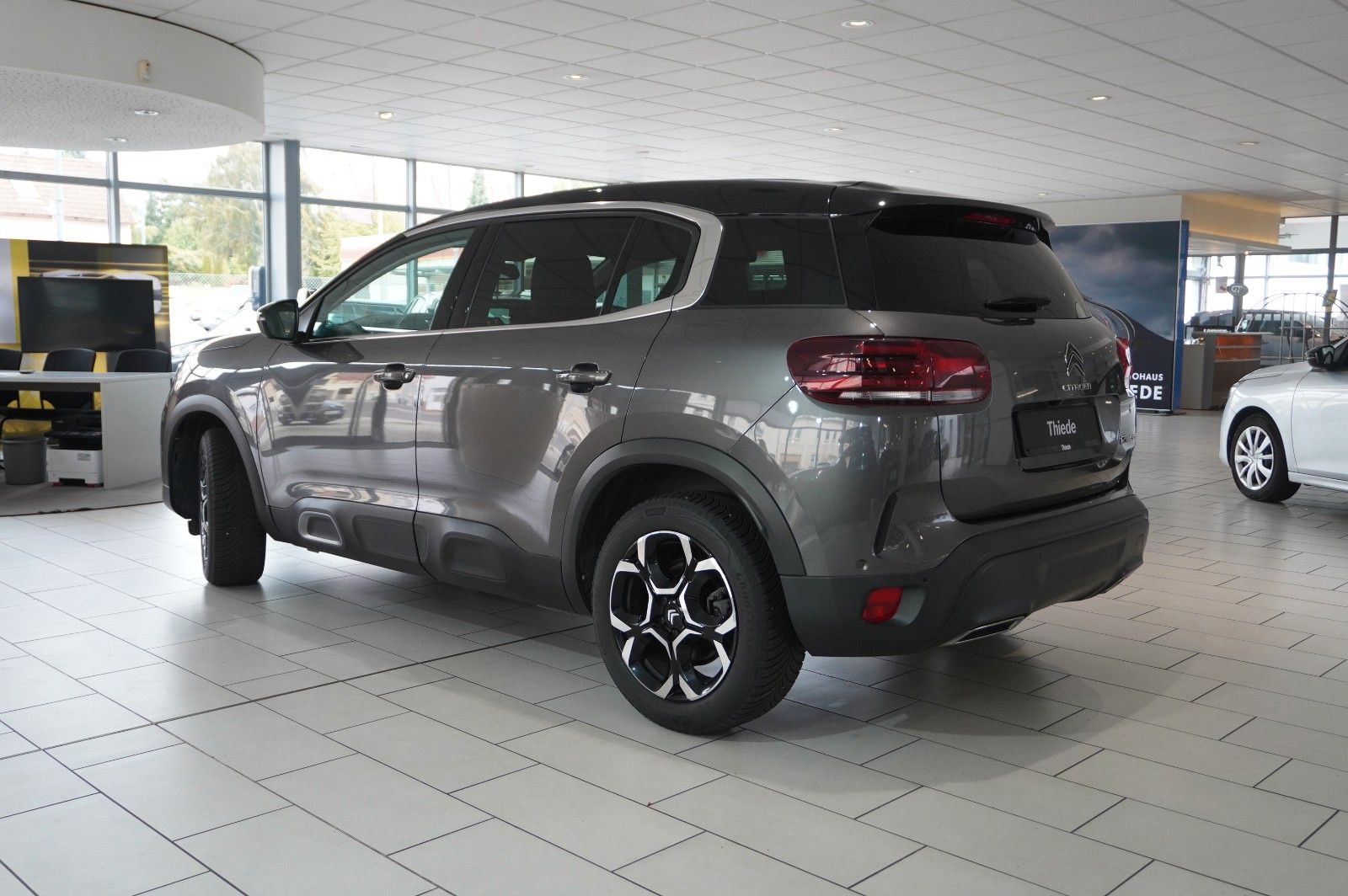 Fahrzeugabbildung Citroën C5 Aircross 1.2T SHINE EAT-8 NAVI/LED/KAMERA/SH