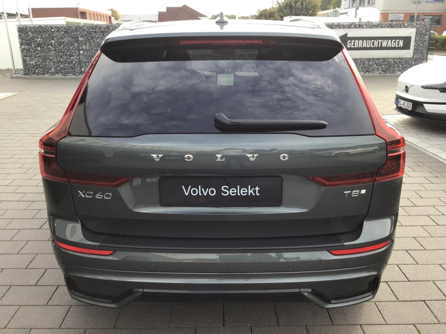 Volvo XC60 T8AWD Ultra Dark Luftfahrwerk Massage B&W