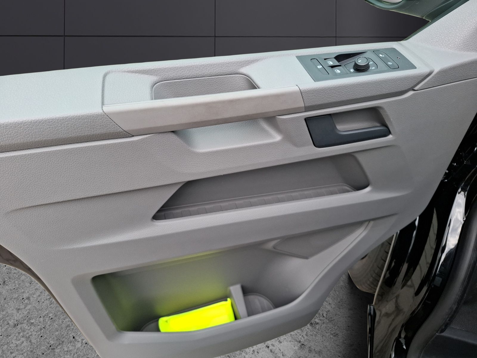Fahrzeugabbildung Volkswagen T6 Kombi T6.1 TDI 8 Sitze LR LED Navi Klima