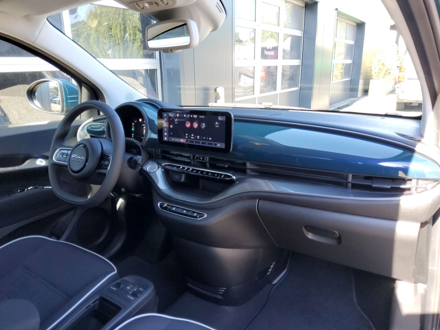 Fahrzeugabbildung Fiat 500e LED SHZ PDC DAB 360°DroneView Keyless CarPl