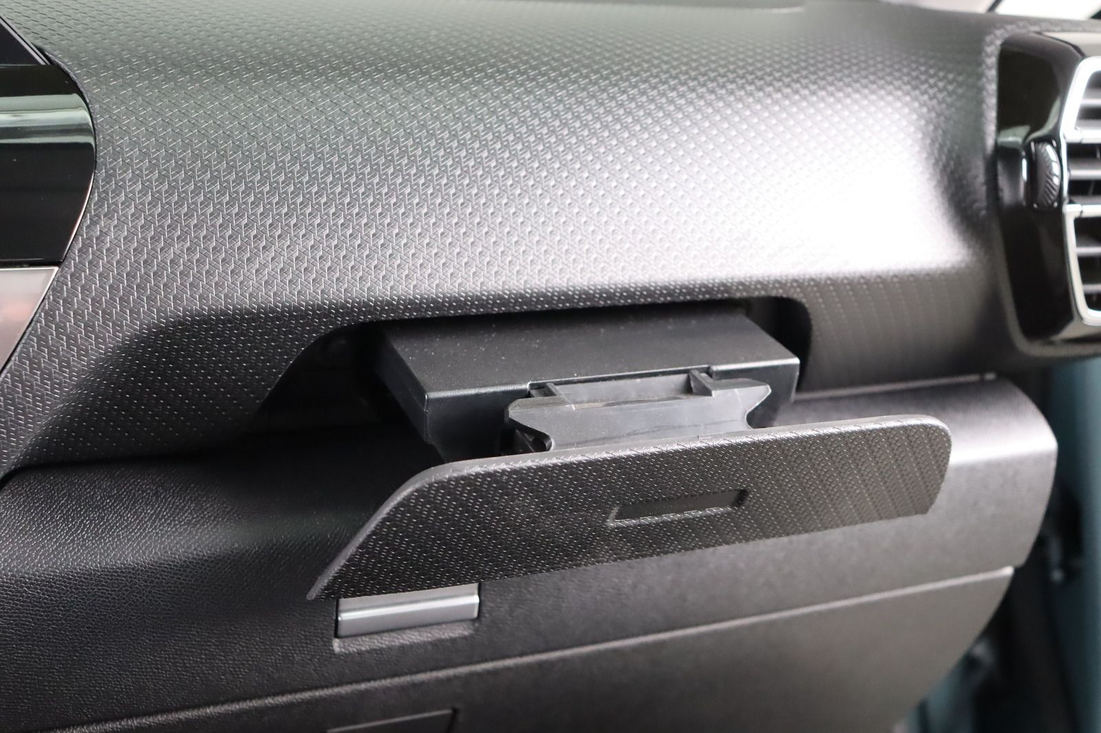 Fahrzeugabbildung Citroën C4 Shine PT 130 * HUD * LED * Navi *
