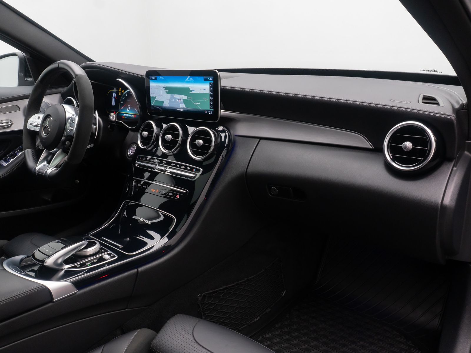 Fahrzeugabbildung Mercedes-Benz C 63 AMG Panorama DAB Burmester Komfort Voll
