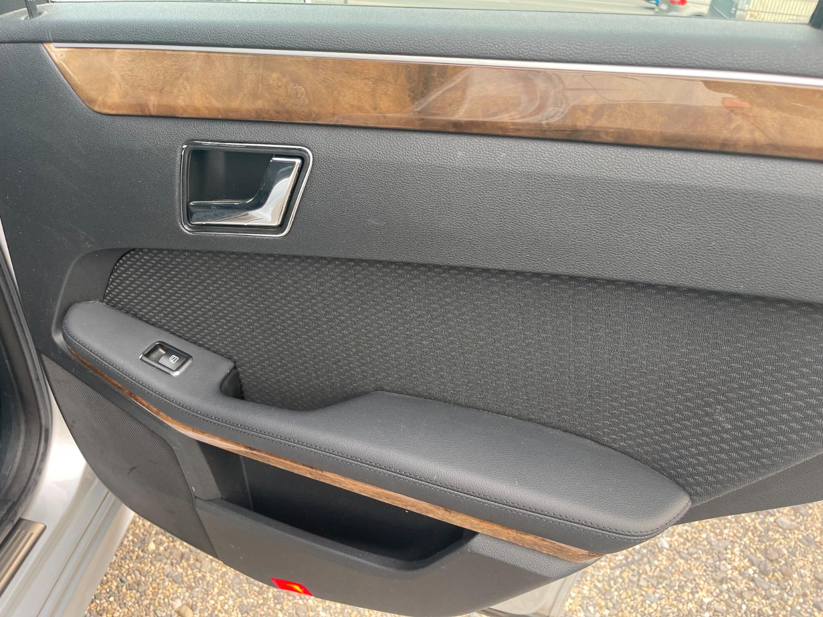 Mercedes-Benz E350 2010 — photo 31