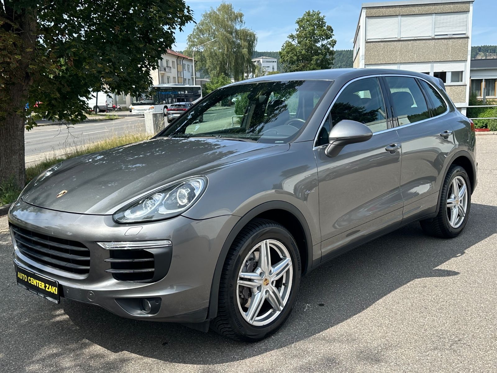 Porsche Cayenne - 1