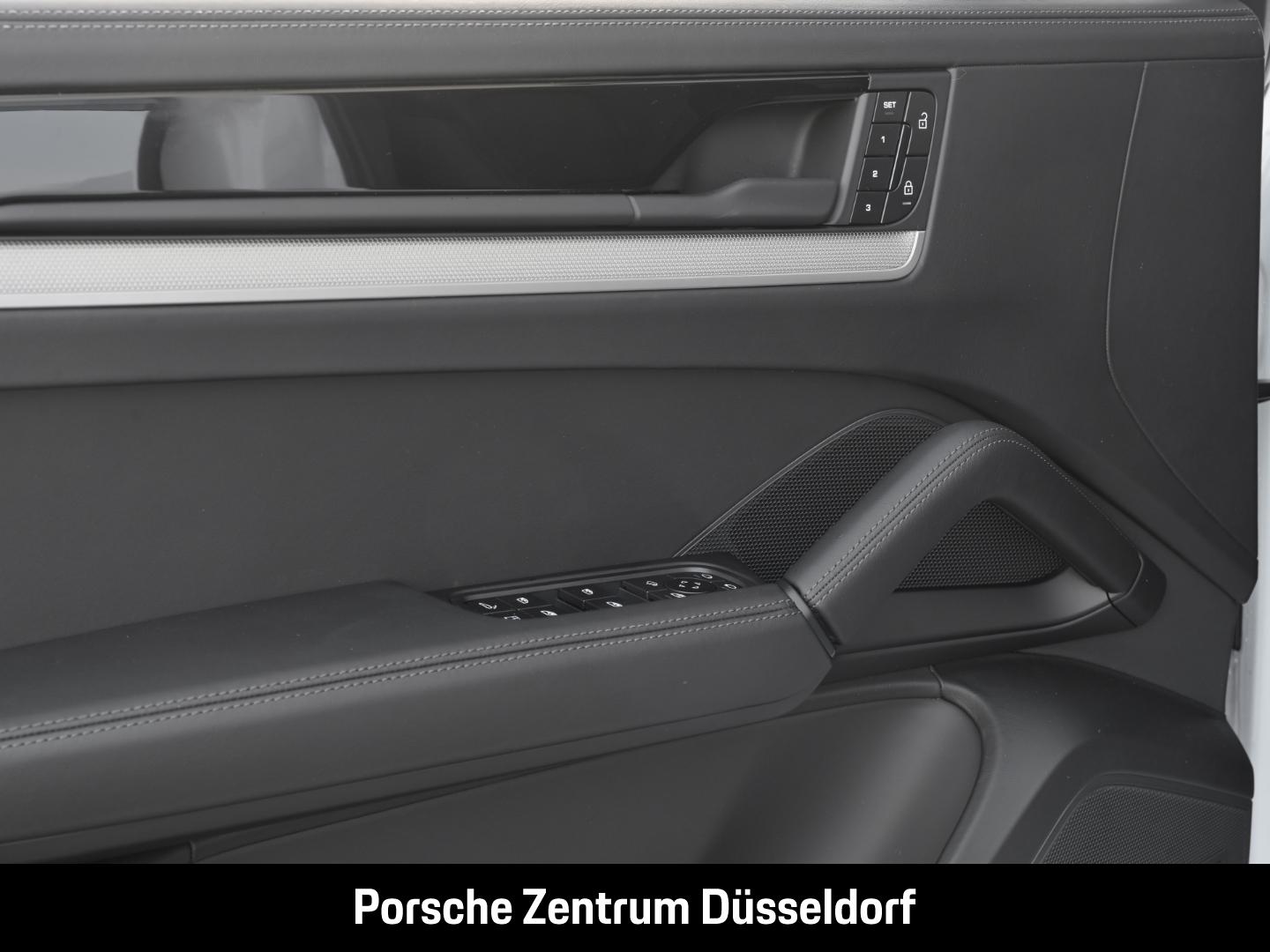 Porsche Cayenne E-Hybrid Coupe Surround-View Head-Up