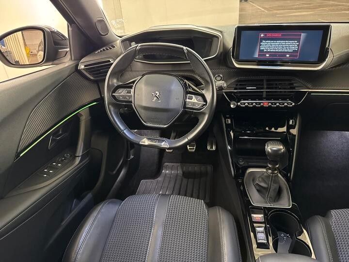 Fahrzeugabbildung Peugeot 2008 GT 1.2PURETECH NAVI KAMERA PDC ACC 1.HAND