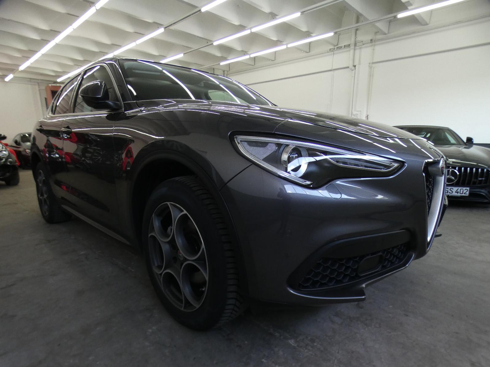 Alfa Romeo Stelvio Super Q4*ACC*LEDER*PANO*NAVI*BI-XENON*