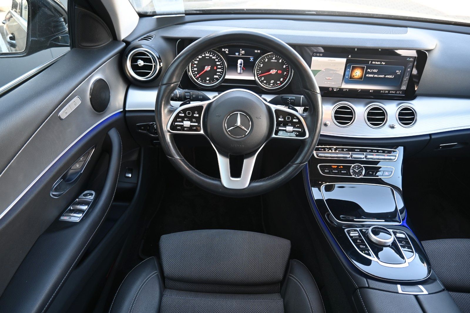 Fahrzeugabbildung Mercedes-Benz E 200 Autom. T-Modell 4Matic*RFK*LED*BLIS*