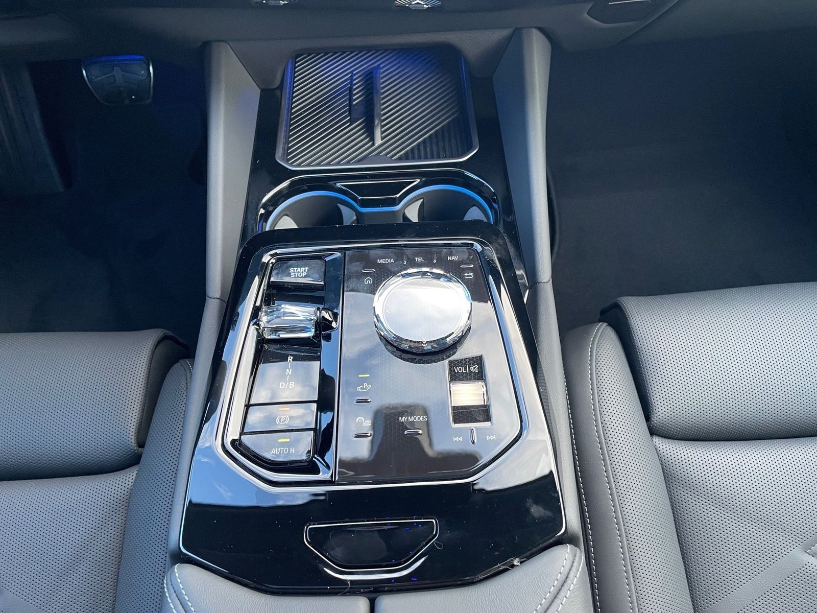 BMW i5 xDrive40 Tou Top ausgestattet -32% Nachlass foto 14