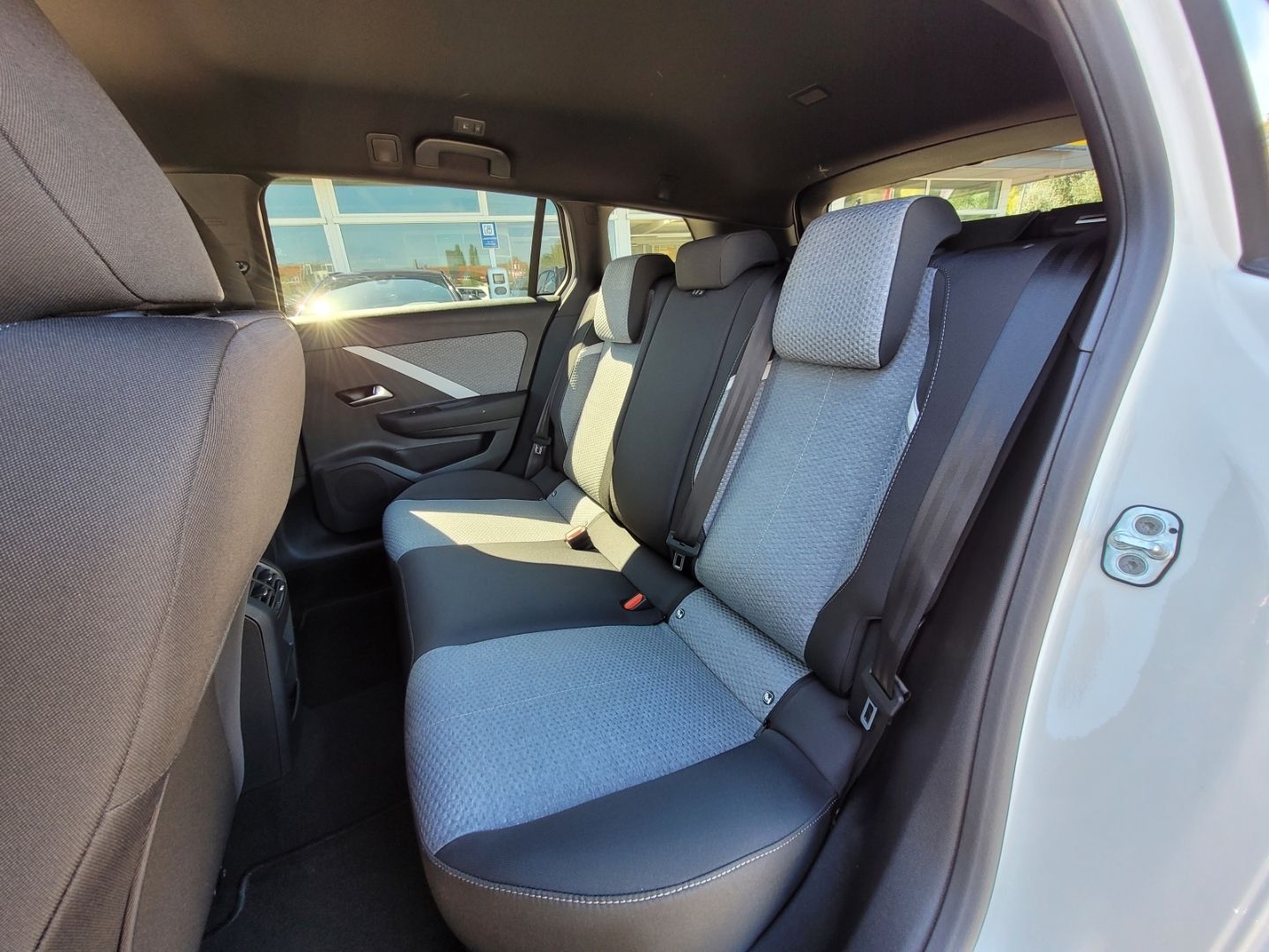 Fahrzeugabbildung Opel Astra L Edition Sports Tourer SHZ+LHZ+Allwetter