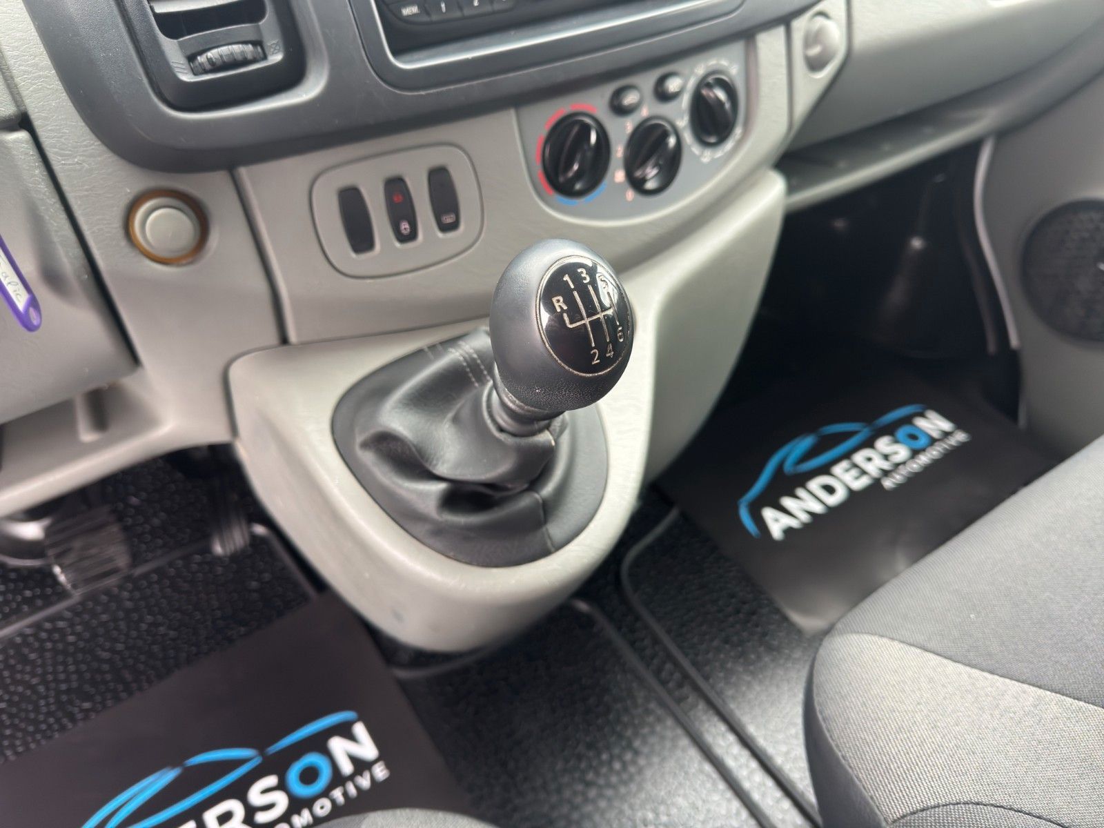 Fahrzeugabbildung Renault TRAFIC KASTEN L2H1 DOKA 2,9T KOMFORT 6-SITZER